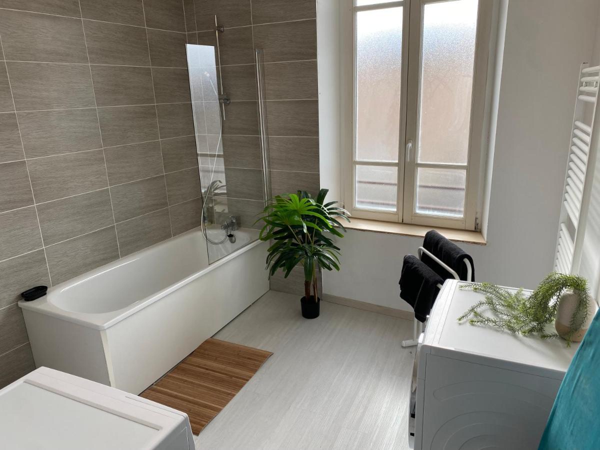 Joli Appartement Avec Parking Gratuit Sur Place Givet Exterior foto